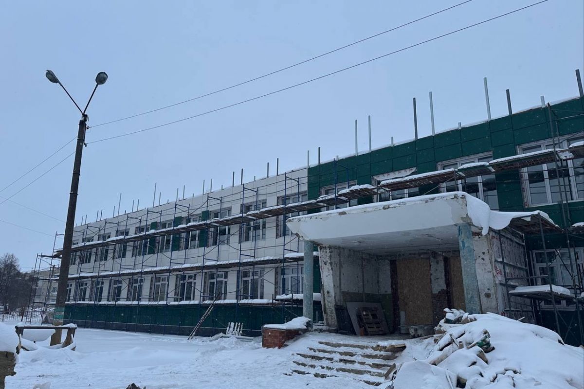 Депутат Госсовета Владимир Викторов и «Партдесант» контролируют реализацию национального проекта в Атлашево — ремонт больницы идёт по графику