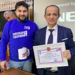 Молодогвардейцы Кизилюрта поздравили коллектив местной автошколы ДОСААФ России с 99-летием