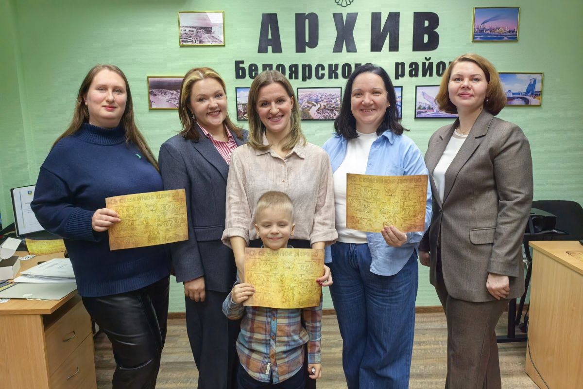 Единороссы рассказали жителям Белоярского района, как составить генеалогическое древо