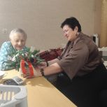 Партийцы в Костромской области поздравляют ветеранов с Новым годом