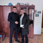 Единороссы собрали средства на автомобиль для бойцов