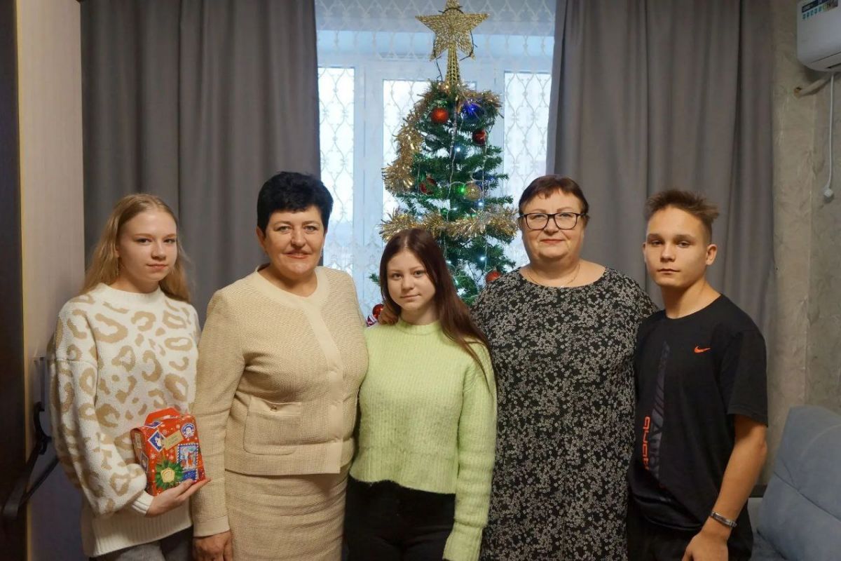 Депутат Госдумы Ольга Германова поздравила с 18-летием юную курянку
