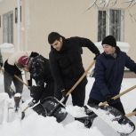 Волонтёры «Единой России» помогают в устранении последствий сильного снегопада в Адыгее