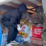 Активисты «Единой России» из Краснодара передали гуманитарную помощь в ПВРы Адыгеи