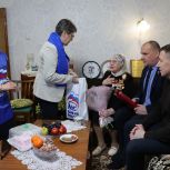В Инте «Единая Россия» навестила 99-летнюю жительницу блокадного Ленинграда