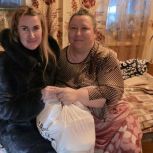 Депутат «Единой России» передал новогодние подарки жителям своего округа с ограниченными возможностями здоровья