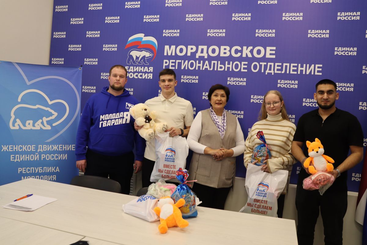 В  преддверии Дня студента   партийцы поздравили  студенческие семьи