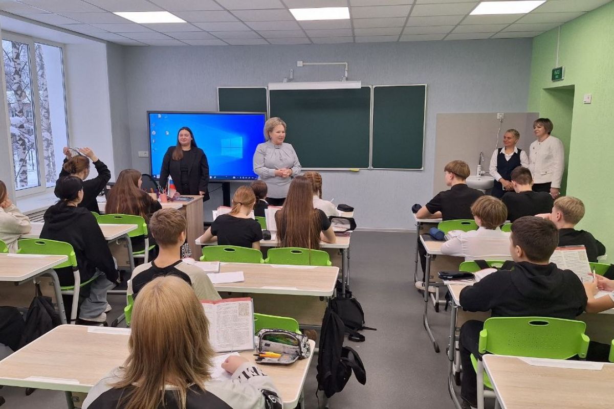 В Боровичах открыли школу после капремонта