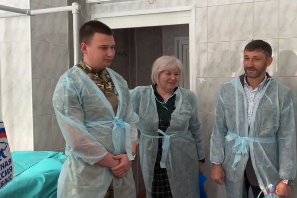 Сторонники «Единой России» поздравили пациентов ожогового центра