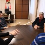 Секретарь Еткульского местного отделения партии встретился с волонтёрами