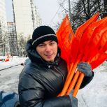 Родион Газманов и жители Олимпийской деревни очистили от снега улицы микрорайона