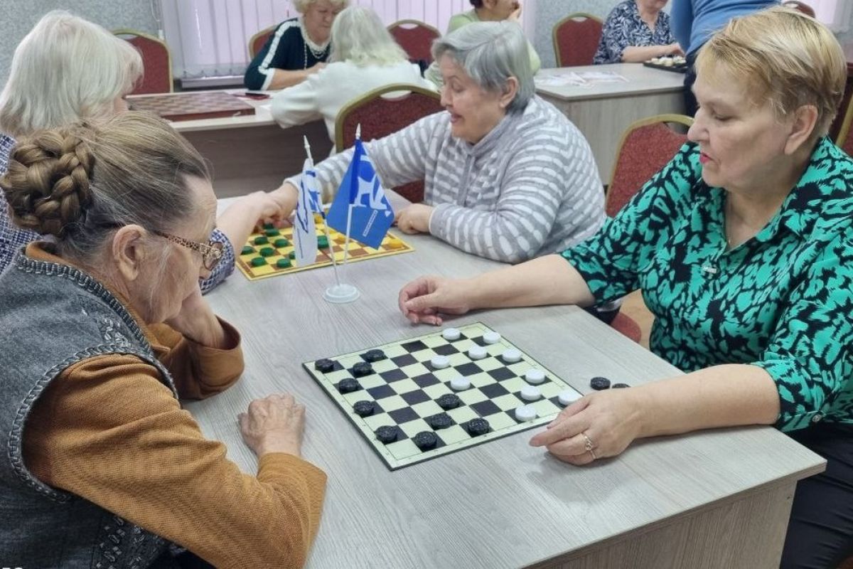 «Единая Россия» организовала в Иркутске турнир по русским шашкам среди горожан старшего поколения