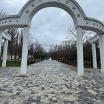 В Феодосии по народной программе «Единой России» благоустроили сквер, посвящённый 40-летию освобождения города