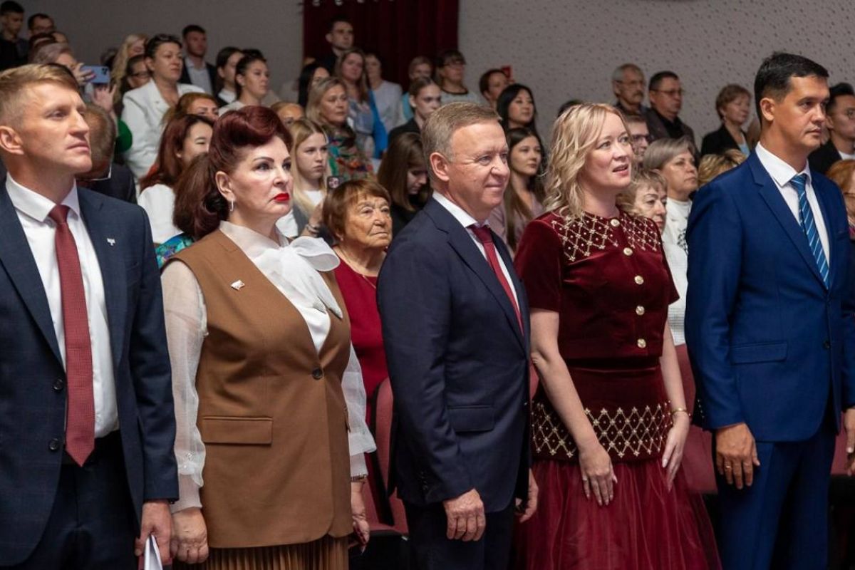 Программа «Земский учитель» в действии: народные инициативы реализуются!