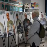 В Штабе общественной поддержки открылась фотовыставка «Зал воинской славы»