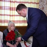 Борис Ясинский поздравил ветерана Великой Отечественной войны Нину Петровну Климову со 101-м годом жизни