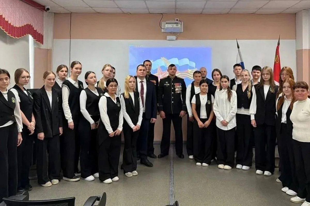 Ветераны СВО провели урок мужества в Губернаторском лицее Приморья