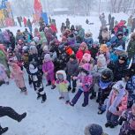 В Елизово при поддержке партпроекта «Крепкая семья» открылась праздничная площадка для семейного отдыха