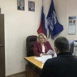 Помощь семьям участников СВО и сельским школам: В «Единой России» работают с обращениями граждан