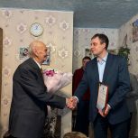 Партийцы поздравили жителя Среднеуральска с 95-летием