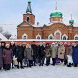 «Единая Россия» организовала экскурсию в храм для волонтёров Свердловской области