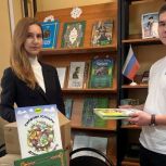 Сторонники «Единой России» передали книги сельской библиотеке