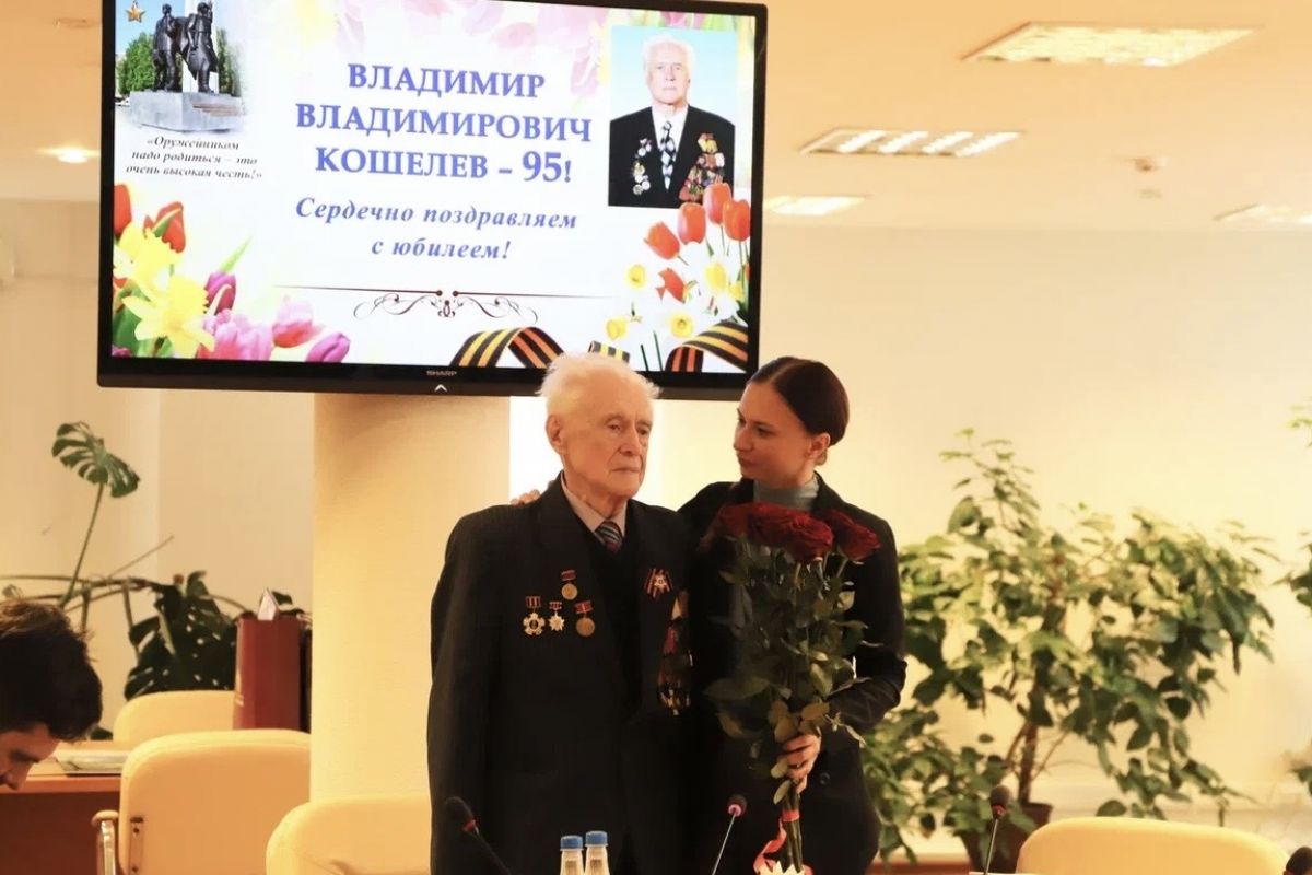 Дарья Герасимова поздравила ветерана с юбилеем