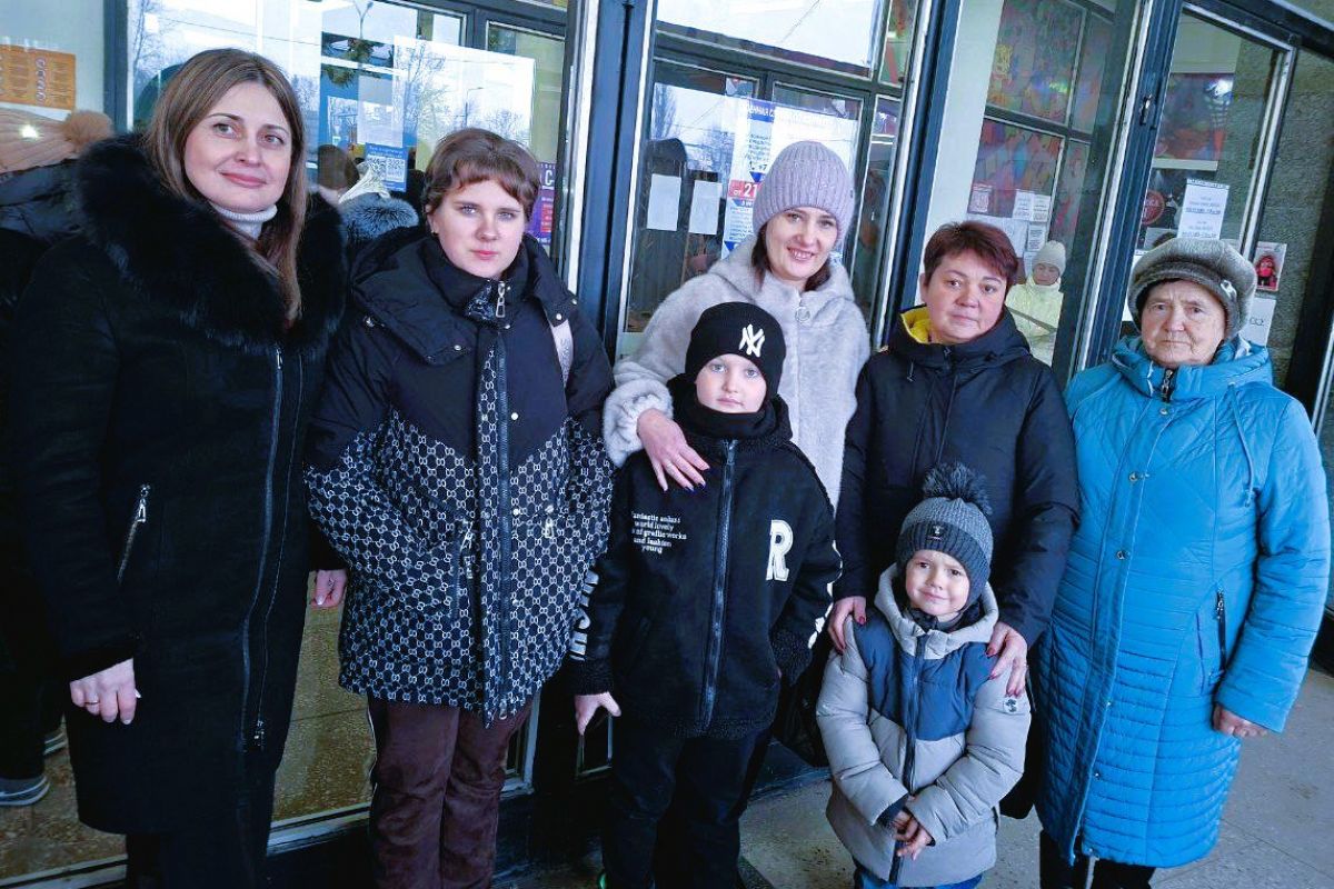 «Женское движение Единой России» организовало поездку в цирк для семей участников СВО
