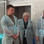 Сторонники «Единой России» поздравили пациентов ожогового центра