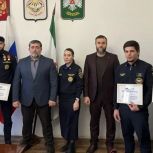 В Назрани наградили волонтеров 11-й смены лагеря «Курский рубеж»