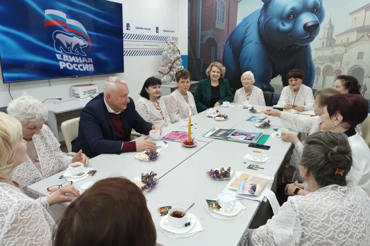 "Единая Россия" помогла "Хору ветеранов" с новыми костюмами