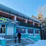 Единая Россия проконтролировала ход ремонта пищеблока в усть-катавском лагере «Ребячья республика»