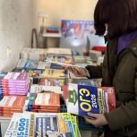 Дети Курахово учатся вопреки трудностям, а единороссы оказывают им всемерную поддержку
