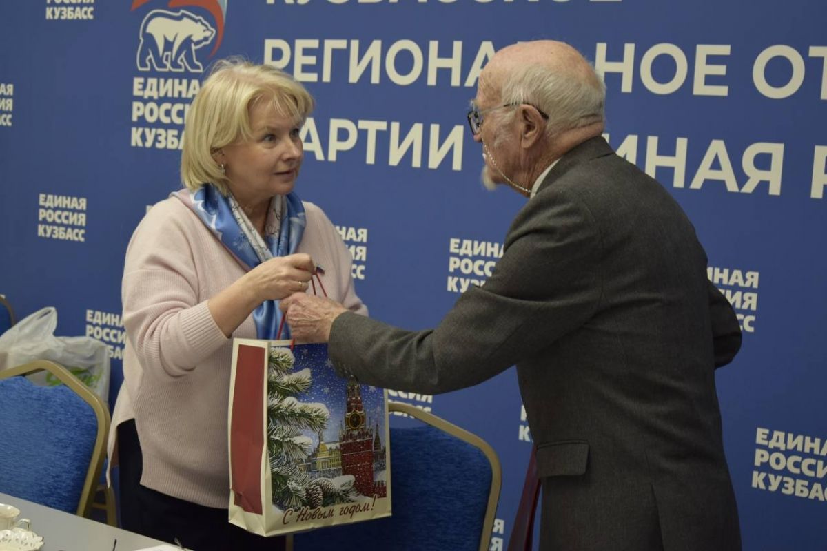 Вероника Власова поздравила бывшего узника фашистского концлагеря
