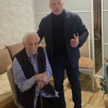 Вячеслав Литавин, региональный координатор федерального партийного проекта «Выбор сильных» поздравил с Новым годом ветерана Великой Отечественной войны