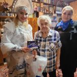 «С Новым годом, ветеран!»: активисты поздравляют ветеранов с Новым годом и Рождеством