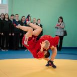 Новый зал для самбо открылся в школе Невьянска благодаря партпроекту «Выбор сильных»