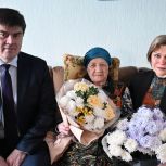 Партийцы Кондинского района поздравили труженицу тыла с 95-летием