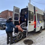 Волонтеры «Единой России» продолжают помогать великолучанам