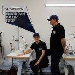 Олег Кожемяко оценил работу лесозаводского комбината, шьющего форму для бойцов и водителей