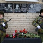 «Единая Россия» установила мемориальную доску погибшему участнику СВО в сельской школе Ростовской области
