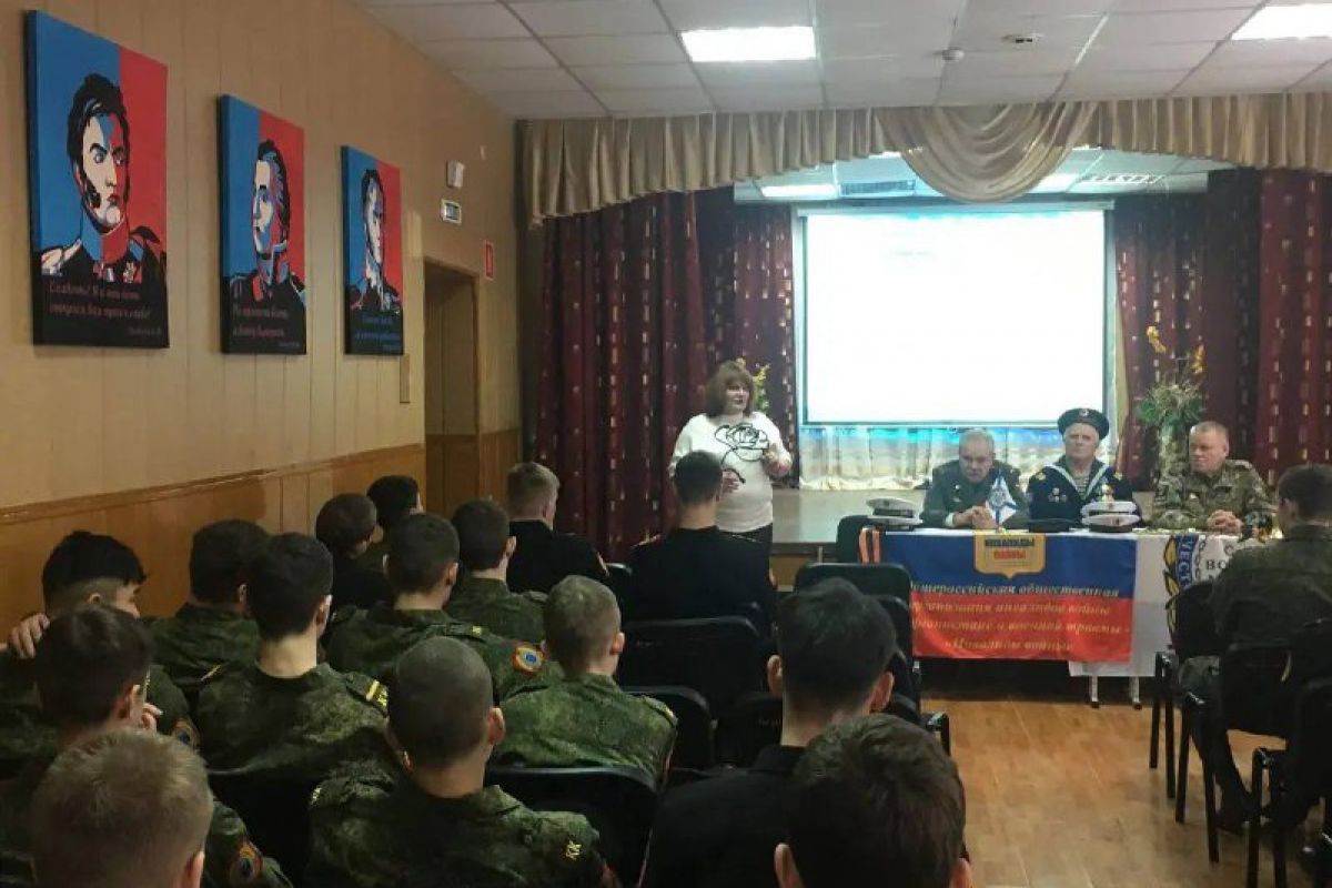 Активисты Октябрьского района провели для кадетов час памяти
