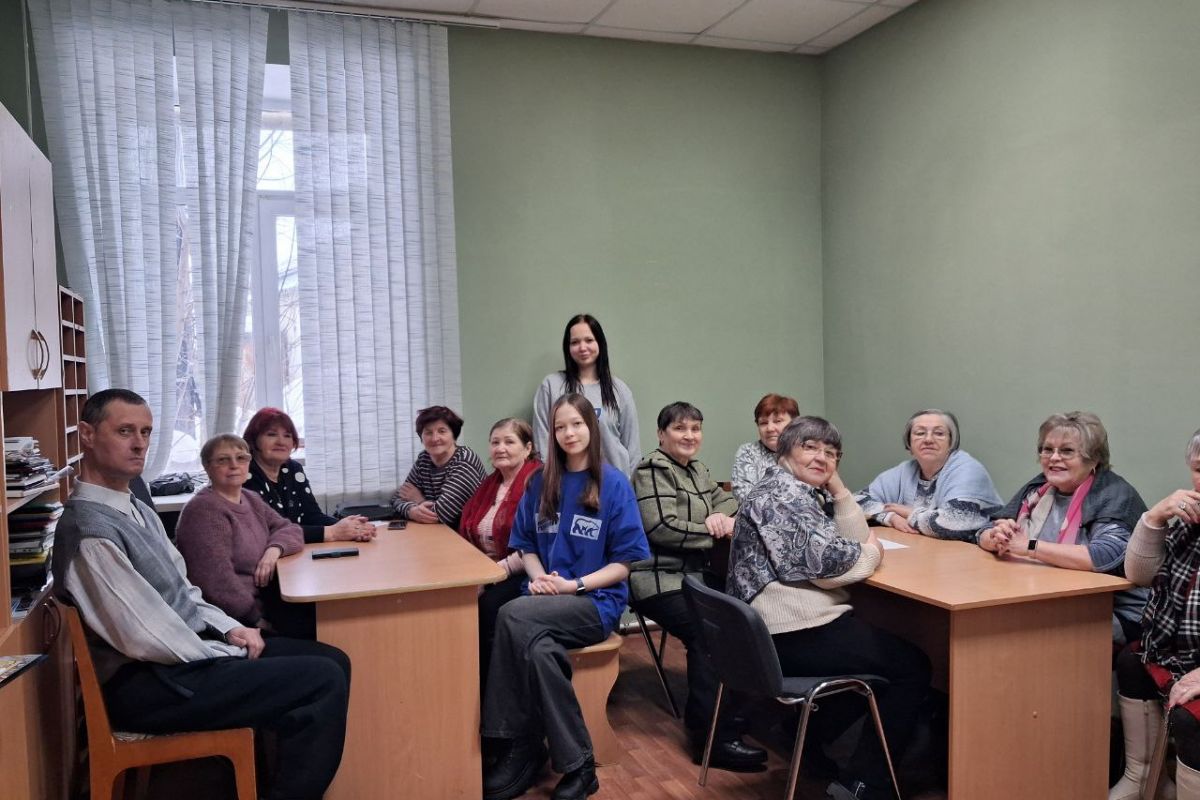 Молодогвардейцы Еманжелинска рассказали старшему поколению о правилах безопасного поведения в интернет-пространстве и защите персональных данных