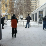 Активисты первичных отделений «Единой России» вышли на уборку снега