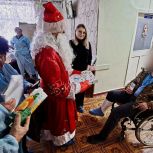 Новогодний «десант» в Торезе: раненых бойцов удивляли подарками и согревали теплом детских сердец