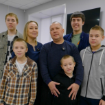 Глава Удмуртии, секретарь реготделения партии «Единая Россия» Александр Бречалов дал старт благотворительному проекту «Родные»
