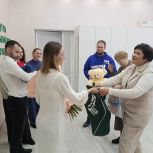 Первые улыбки 2026 года: партийцы поздравили новорожденных и их родителей