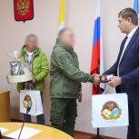 В Благодарненском округе участникам спецоперации вручили именные медали