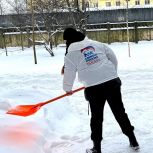 Единороссы помогают в ликвидации последствий снежной стихии