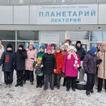 Партийцы Волжского района организовали поход в планетарий для детей с ОВЗ